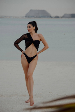 Черный сетчатый топ «Афродита» с лентой и асимметрией JuNi Brand TP-BL-FL-S-03 черный - фото 2