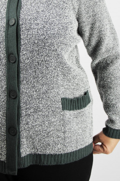 Серый вязаный жакет с карманами и пуговицами на демисезон Полесье С2807-23 4С0757-Д43 158,164 черный+снежок+черный - фото 3