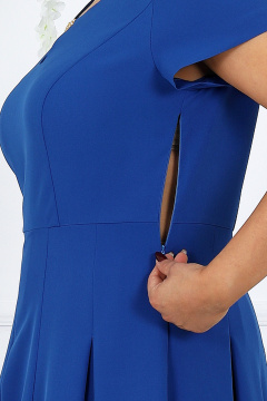 Нарядный синий костюм из жакета и платья с плечевыми накладками Ninele 6013 василек - фото 4