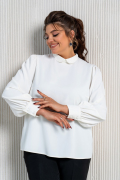 Белая деловая блуза из струящейся ткани с съемным цветком Aira Style 24-053 молочный - фото 1