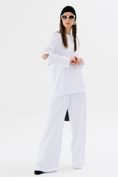 Демисезонный костюм из хлопка с джемпером и брюками NikVa 703-1 молоко+чёрный - фото 1