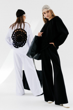 Демисезонная вязаная шапка-кроше ручной работы NikVa 706-2 молоко - фото 3