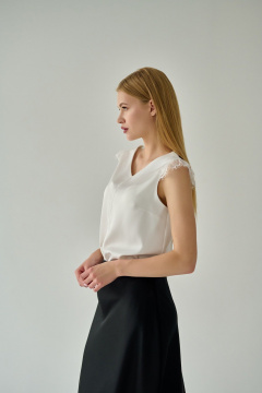 Белая шелковистая блузка с кружевом и комфортным прямым кроем Мастер Мод 854ас молочный - фото 3