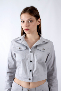 Летний серый жакет с декоративными рельефами и накладными карманами Mita ЖМ1179А серый - фото 2