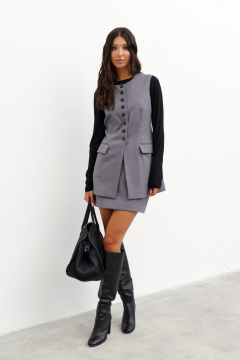 жилет серый полуприталенный с пахвенными выточками и карманами ANNETE A5335 - фото 3