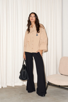 Бежевая свободная рубашка с буквой А и разрезами по бокам ANNETE A974 - фото 1