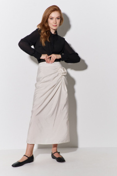 Юбка миди с декоративным элементом и цветком из плательной ткани FLAIM 1110 бежевый - фото 1