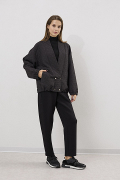 Утепленный тренч из фактурной ткани с карманами и резинкой DAVA 3136 черный - фото 4