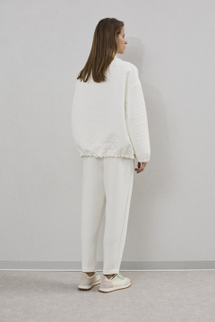 Свободный утепленный жакет из текстиля с кулисой и карманами DAVA 3136 белый - фото 3