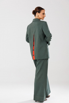 Демисезонный костюм из текстиля с поясом, жакетом и брюками с вытачками Mubliz 190 хаки - фото 2