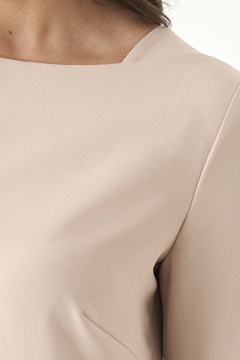 Бежевое платье из поливискозы с нагрудными вытачками и нижней застежкой Панда 203480w бежевый - фото 4