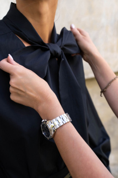 Блуза свободного силуэта с А-образным вырезом и кокеткой SILVERSPICE S-6415 черный - фото 5