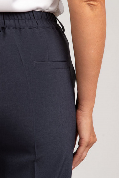 Деловой костюм-двойка с полуприталенным жакетом и брюками IVARI 10403/1 графит_синий - фото 4