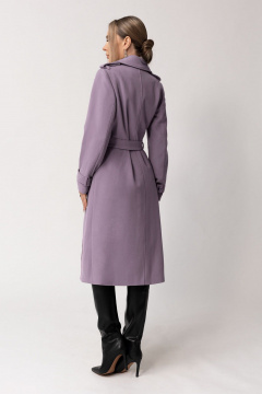 Демисезонное пальто с кокетками, погонами и шлицей из ткани Golden Valley 7119 фиолетовый - фото 2