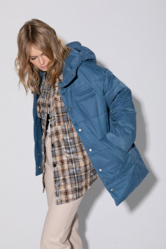 Демисезонная стеганая оверсайз куртка с капюшоном PiRS 5381 синий - фото 3
