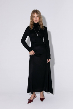 Макси асимметричное трикотажное платье с V-вырезом PiRS 5418 черный - фото 1