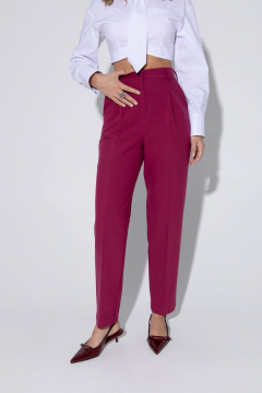 Костюм 2-ка из приталенного жакета и укороченных брюк с стрелками PiRS 5458 ягодный - фото 5