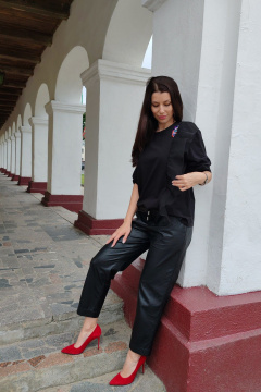 Блуза прямого силуэта из хлопка с воланом на переде SMilaLine М-2404 черный - фото 2