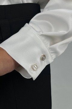Деловая блузка из атласа с воротником-стойкой и пуговицами Nati Brend 0028 белый - фото 5