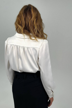 Деловая блузка из атласа с воротником-стойкой и пуговицами Nati Brend 0028 белый - фото 2