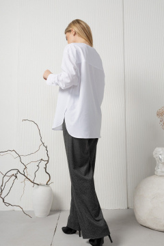 Элегантная белая блузка без воротника из текстиля AMORI 6428 белый - фото 3