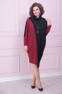 Платье свободного кроя из вискозы и трикотажа с воротом хомут LadisLine 1519 вишня+черный - фото 3