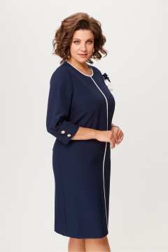 Платье прямого силуэта с украшением из текстильных цветов Moda Versal П2485 т.синий - фото 3