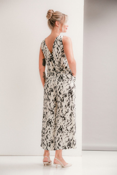 Комбинезон летний полуприлегающий с запахом и карманами Ma Vie М-142/1 молочно-черный - фото 3