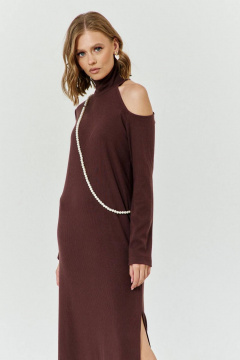 Платье из трикотажа с разрезом и съемными бусами COCKTAIL 1028-1 - фото 2