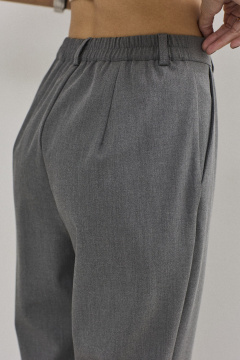 Зауженные брюки из текстиля с ременным поясом и карманами DAVA 5211 серый - фото 3