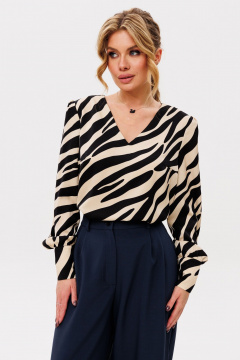 Круглогодичная блуза из текстиля с V-вырезом и сборками Amberа Style 1038-4 - фото 4