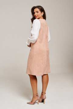 Платье из искусственной замши приталенное с контрастными рукавами AltaModa 1016-1 бежевый - фото 4