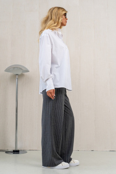 Белая блузка с отложным воротником и кокеткой на спинке Barti 24-056 белый - фото 5