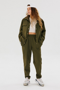 Объемная зеленая рубашка из облегченного джинса для демисезона FAMA 24043-1 хаки - фото 1