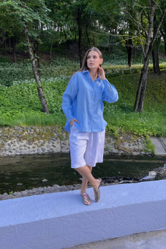 Голубая льняная рубашка свободного кроя на пуговицах Twok 200802 голубая - фото 2