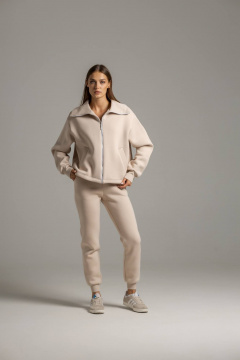 Бомбер с высокой горловиной и брюки на манжете из премиального футера Twok 300955 латте - фото 1