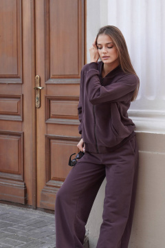 Стильный костюм из футера с велюром и фиксатором для любого гардероба Twok 400809 шоколад - фото 2