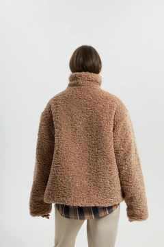 Бежевый бомбер с высоким воротником из мохнатого трикотажа Twok 880018 бежевый - фото 5