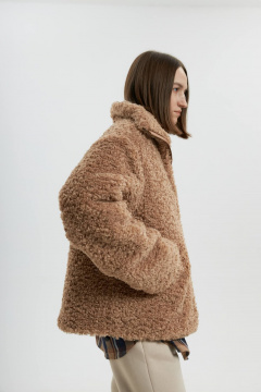 Бежевый бомбер с высоким воротником из мохнатого трикотажа Twok 880018 бежевый - фото 2