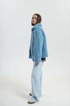 Голубой бомбер с высокой горловиной из мохнатого трикотажа Twok 880019 голубой - фото 3