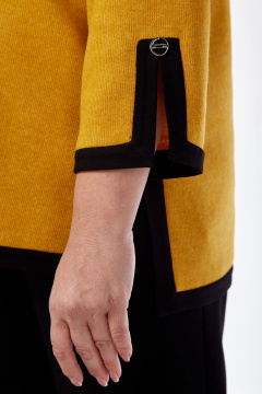 Трикотажный женский джемпер свободного кроя с декоративными элементами Jurimex 3233 горчица - фото 5