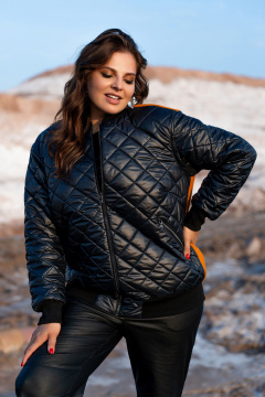 Черную демисезонную куртку-бомбер из плащёвки Andina 1014 черный/мандарин/лев - фото 5