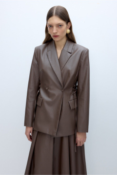 Демисезонный жакет из экокожи с расширенными плечами PiRS 5671 мокко - фото 5