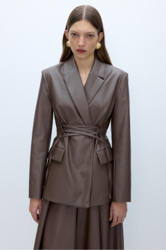 Демисезонный жакет из экокожи с расширенными плечами PiRS 5671 мокко - фото 1