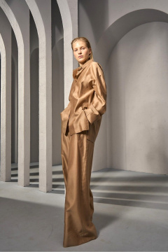 Элегантные шелковые брюки-палаццо с поясом и складками DEVITA 3011-4 тоффи - фото 3