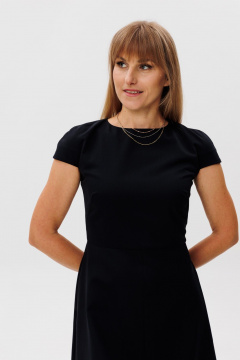 Демисезонное короткое черное платье с талиевыми вытачками FAMA 24064-1 чёрный - фото 4
