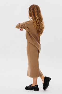 Демисезонный бежевый комплект из юбки миди и свитера прямого кроя FAMA 24068 бежевый - фото 5