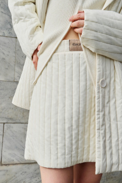 Юбка стеганая из плащевой ткани с короткой длиной Skipper Design 213 молочный - фото 2