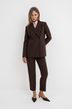Деловой костюм двойка из жакета и укороченных брюк из текстиля PiRS 5737 коричневый - фото 4