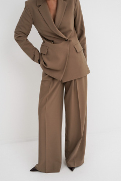Текстильный костюм-двойка жакет и брюки палаццо PiRS 5760 бежевый - фото 4